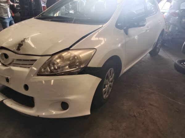 P4648 - Toyota corolla hatchback 2010 White Wrecking - Image 2