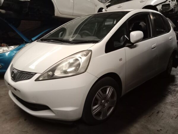 P4805 - Honda jazz 2009 White Wrecking - Image 16