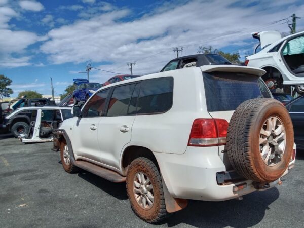 P4815 - Toyota LandCruiser 200 Ser 2010 White Wrecking - Image 14