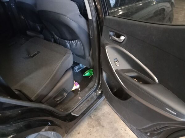 P4832 - Hyundai Santa Fe 2015 Black Wrecking - Image 5