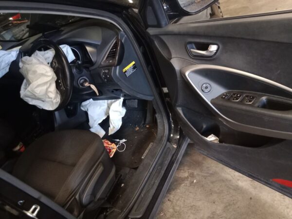 P4832 - Hyundai Santa Fe 2015 Black Wrecking - Image 7