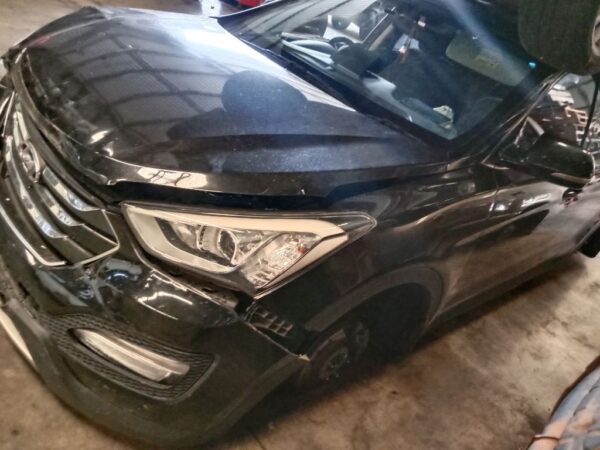 P4832 - Hyundai Santa Fe 2015 Black Wrecking - Image 9