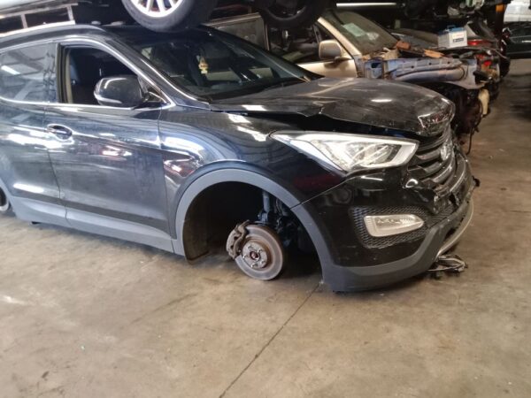 P4832 - Hyundai Santa Fe 2015 Black Wrecking - Image 12
