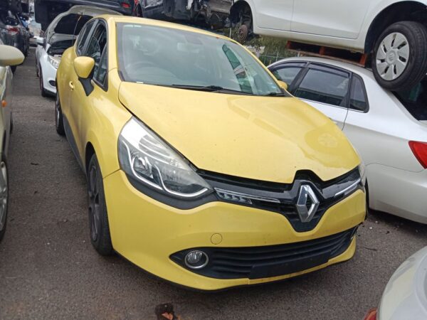 P4838 - Renault Clio 2014 yellow Wrecking