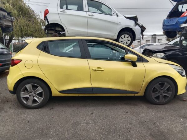 P4838 - Renault Clio 2014 yellow Wrecking - Image 11