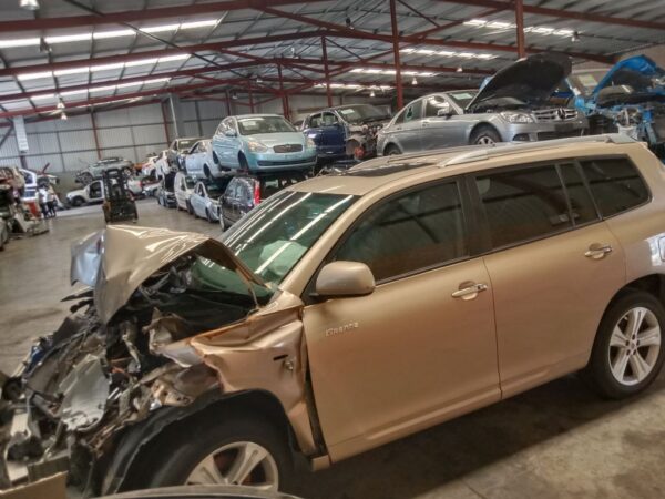 P4839 - Toyota Kluger 2008 Gold Wrecking - Image 9