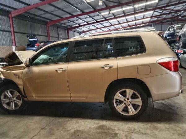 P4839 - Toyota Kluger 2008 Gold Wrecking - Image 10
