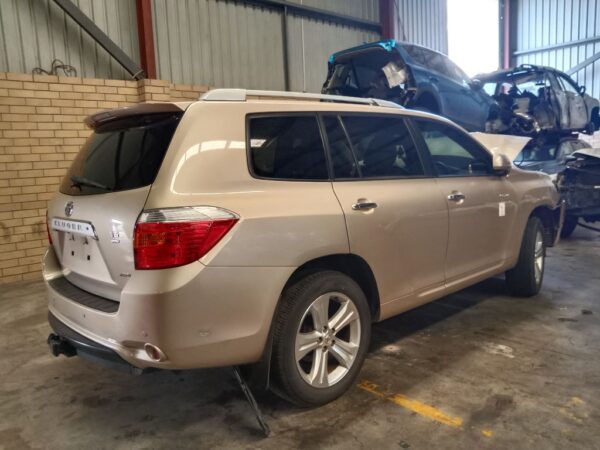 P4839 - Toyota Kluger 2008 Gold Wrecking - Image 12