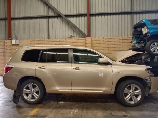 P4839 - Toyota Kluger 2008 Gold Wrecking - Image 13