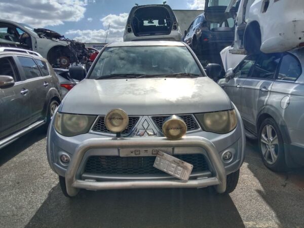 P4841 - Mitsubishi Triton 2013 Silver Wrecking