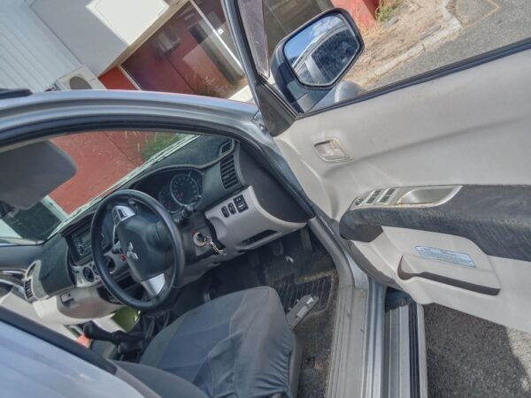 P4841 - Mitsubishi Triton 2013 Silver Wrecking - Image 2