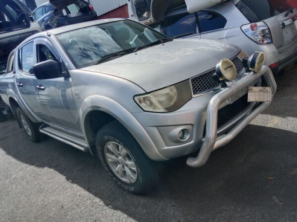 P4841 - Mitsubishi Triton 2013 Silver Wrecking - Image 10