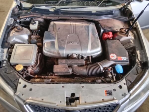 P4842 - Holden Commodore 2014 Silver Wrecking - Image 2