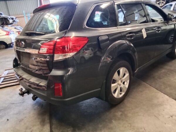 P4849 - Subaru outback 2011 Grey Wrecking - Image 7