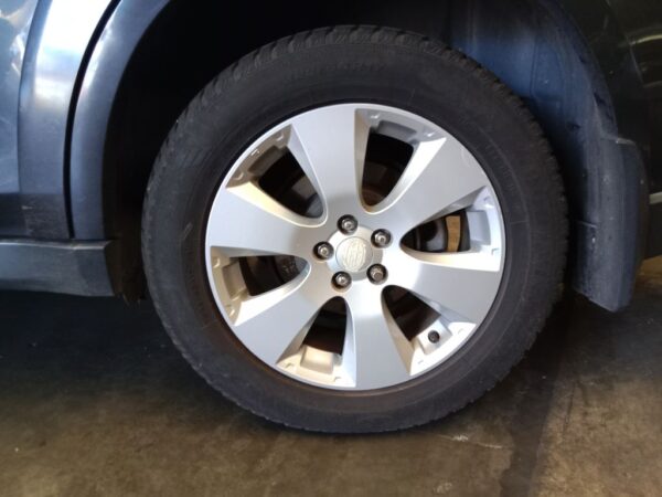 P4849 - Subaru outback 2011 Grey Wrecking - Image 9