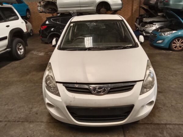 P4850 - Hyundai i20 2011 White Wrecking