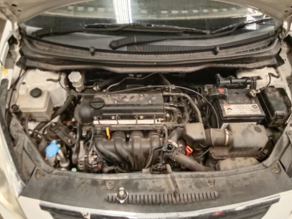 P4850 - Hyundai i20 2011 White Wrecking - Image 2