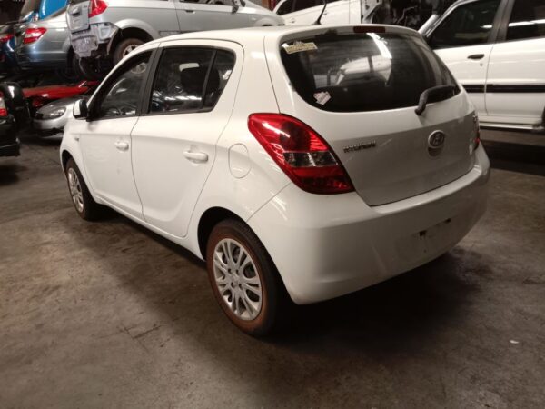 P4850 - Hyundai i20 2011 White Wrecking - Image 11