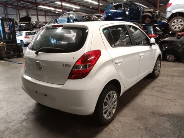 P4850 - Hyundai i20 2011 White Wrecking - Image 16