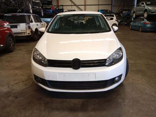 P4851 - Volkswagen golf 2012 White Wrecking