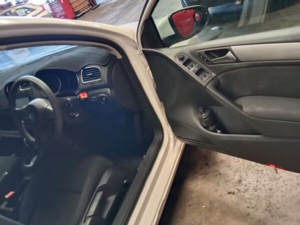 P4851 - Volkswagen golf 2012 White Wrecking - Image 7