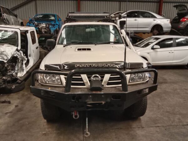 P4854 - Nissan patrol 2004 White Wrecking
