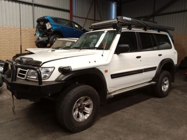 P4854 - Nissan patrol 2004 White Wrecking - Image 2