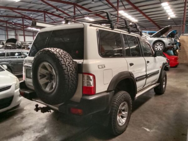 P4854 - Nissan patrol 2004 White Wrecking - Image 8