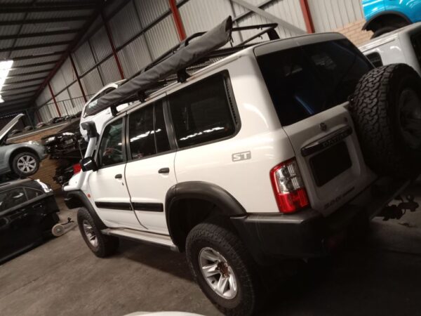 P4854 - Nissan patrol 2004 White Wrecking - Image 10