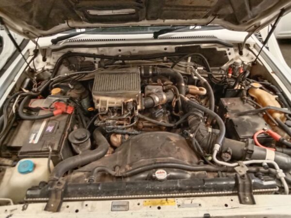 P4854 - Nissan patrol 2004 White Wrecking - Image 13