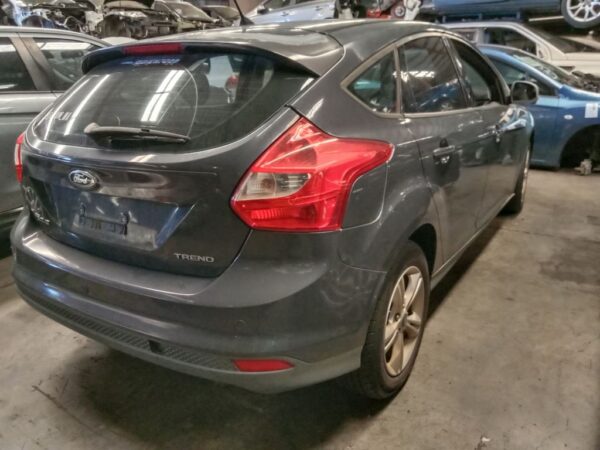 P4855 - Ford Focus 2014 Grey Wrecking - Image 11