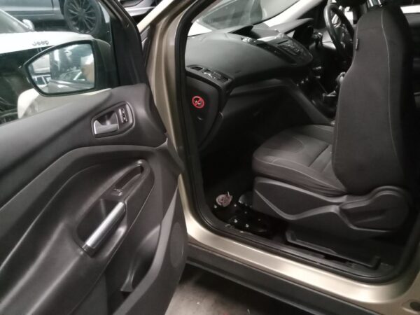 P4857 - Ford Kuga 2014 Gold Wrecking - Image 8