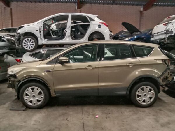 P4857 - Ford Kuga 2014 Gold Wrecking - Image 10
