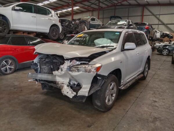 P4858 - Toyota Kluger 2009 White Wrecking - Image 2