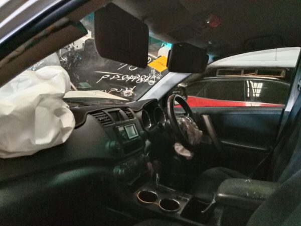 P4858 - Toyota Kluger 2009 White Wrecking - Image 6