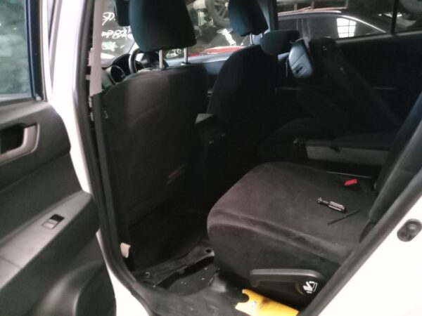 P4858 - Toyota Kluger 2009 White Wrecking - Image 7