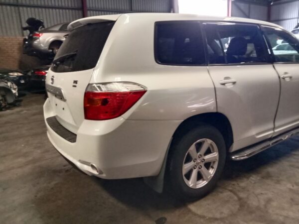 P4858 - Toyota Kluger 2009 White Wrecking - Image 10