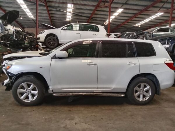 P4858 - Toyota Kluger 2009 White Wrecking - Image 12
