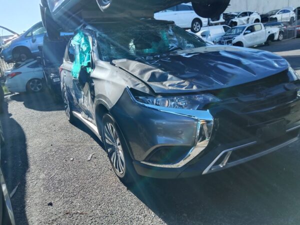 P4860 - Mitsubishi outlander 2019 Grey Wrecking