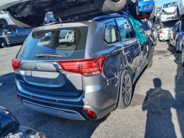 P4860 - Mitsubishi outlander 2019 Grey Wrecking - Image 7