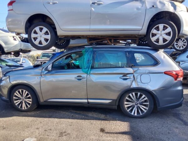 P4860 - Mitsubishi outlander 2019 Grey Wrecking - Image 11