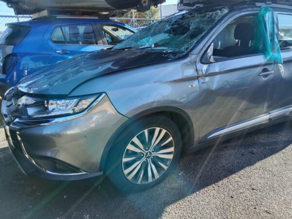 P4860 - Mitsubishi outlander 2019 Grey Wrecking - Image 12