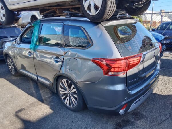 P4860 - Mitsubishi outlander 2019 Grey Wrecking - Image 16