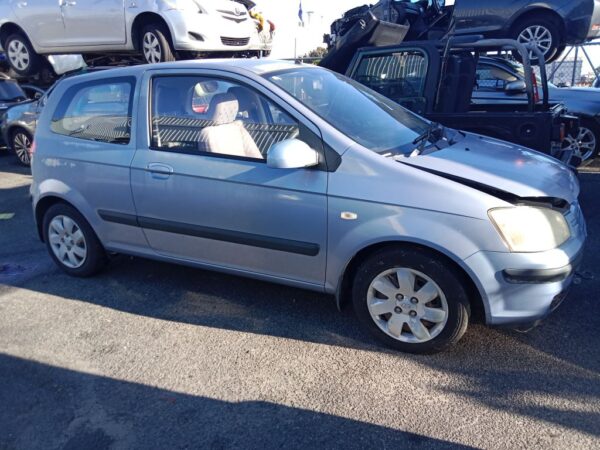 P4861 - Hyundai Getz 2005 Blue Wrecking - Image 2