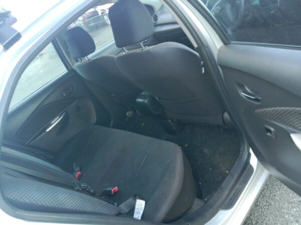 P4863 - Toyota Yaris 2007 Silver Wrecking - Image 2
