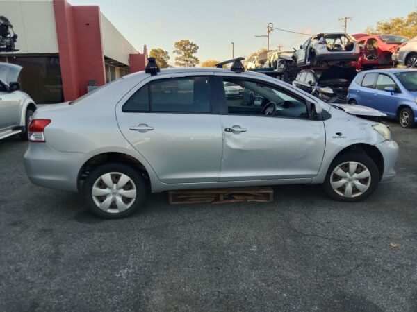 P4863 - Toyota Yaris 2007 Silver Wrecking - Image 8