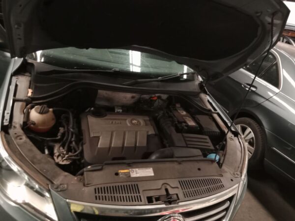 P4865 - Volkswagen Tiguan 2010 Grey Wrecking - Image 2