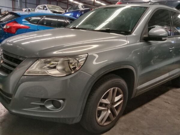 P4865 - Volkswagen Tiguan 2010 Grey Wrecking - Image 7