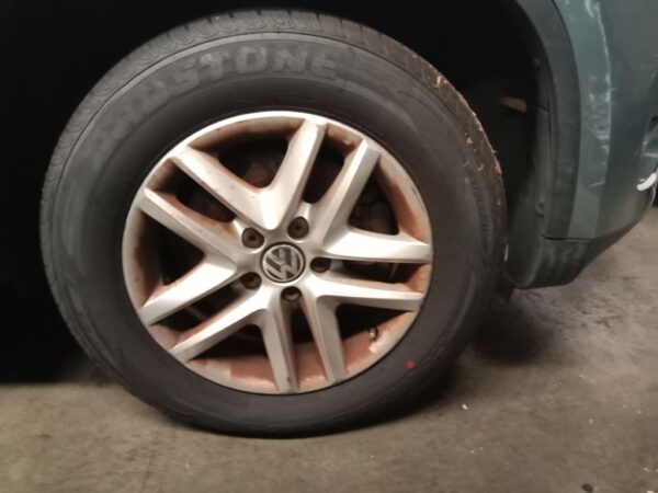 P4865 - Volkswagen Tiguan 2010 Grey Wrecking - Image 9