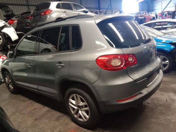 P4865 - Volkswagen Tiguan 2010 Grey Wrecking - Image 10